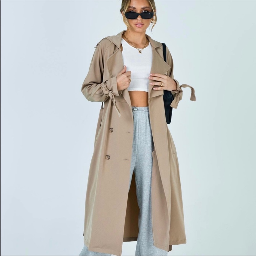 NWOT princess polly Cassie trench coat size 6